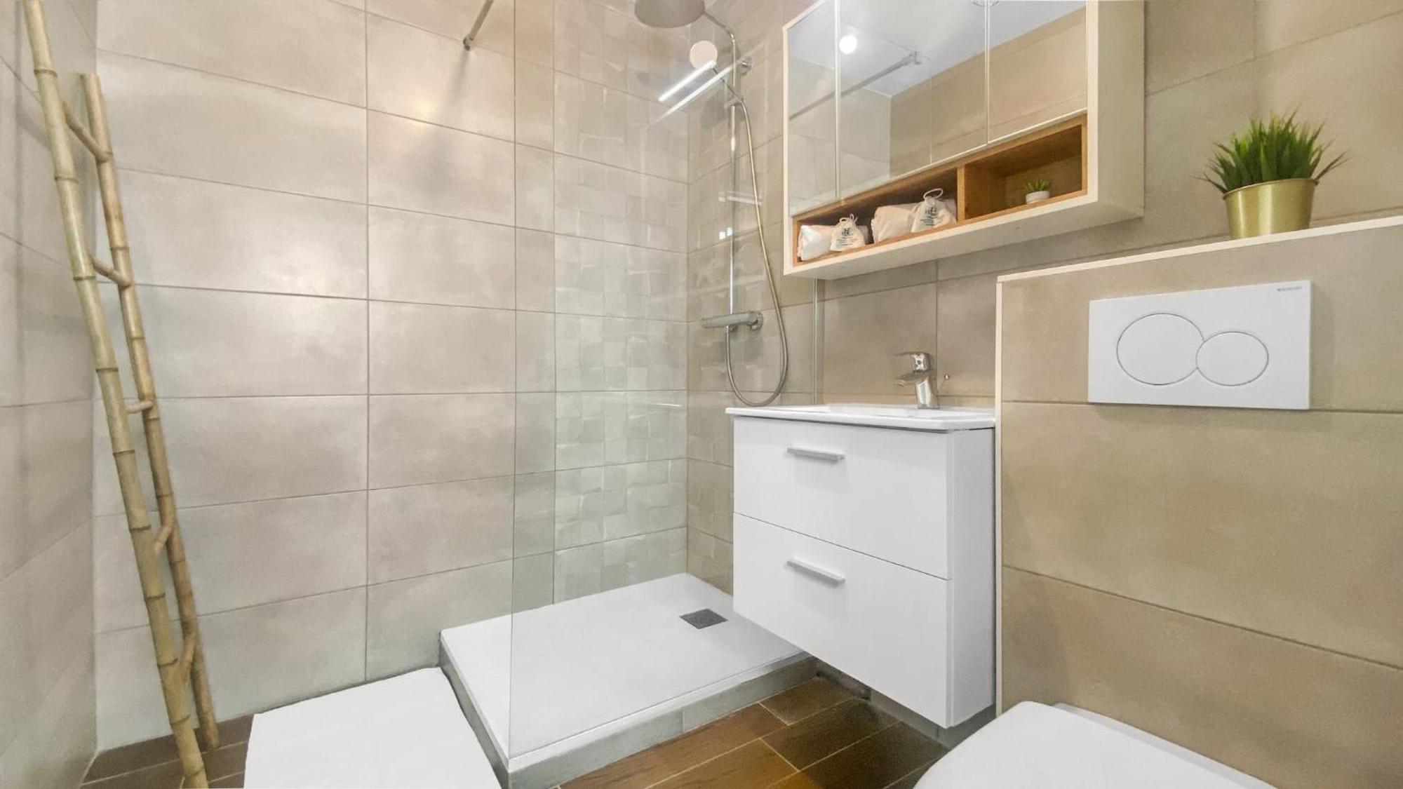 Homey Forest - Hypercentre - Proche Gare Et Tram - Wifi & Netflix Annemasse Exterior foto